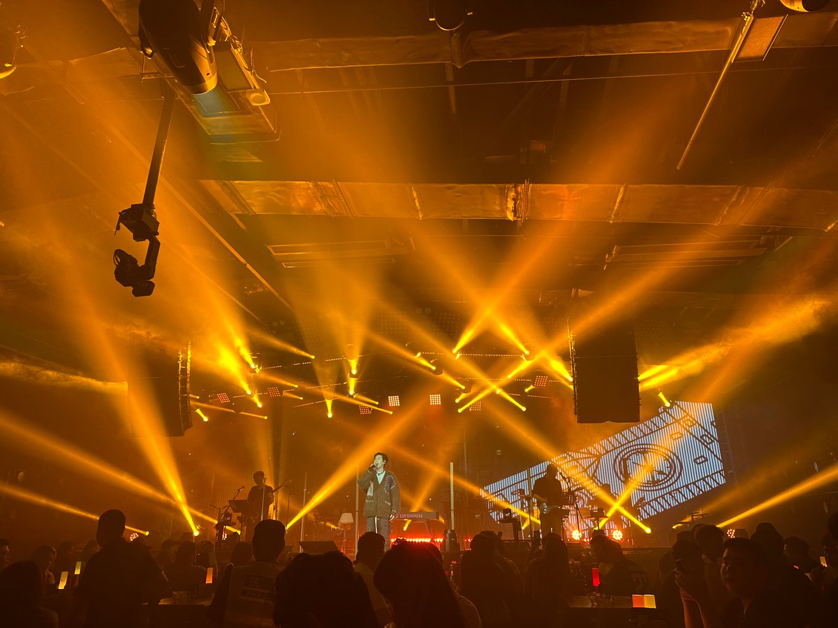 amitriver169411's tweet photo. Loved every beat of last night’s jazz set at the downtown venue—those sax solos gave me chills! Don’t miss our next live show this Friday, tickets are flying!， https://t.co/LqmPw1UGPf