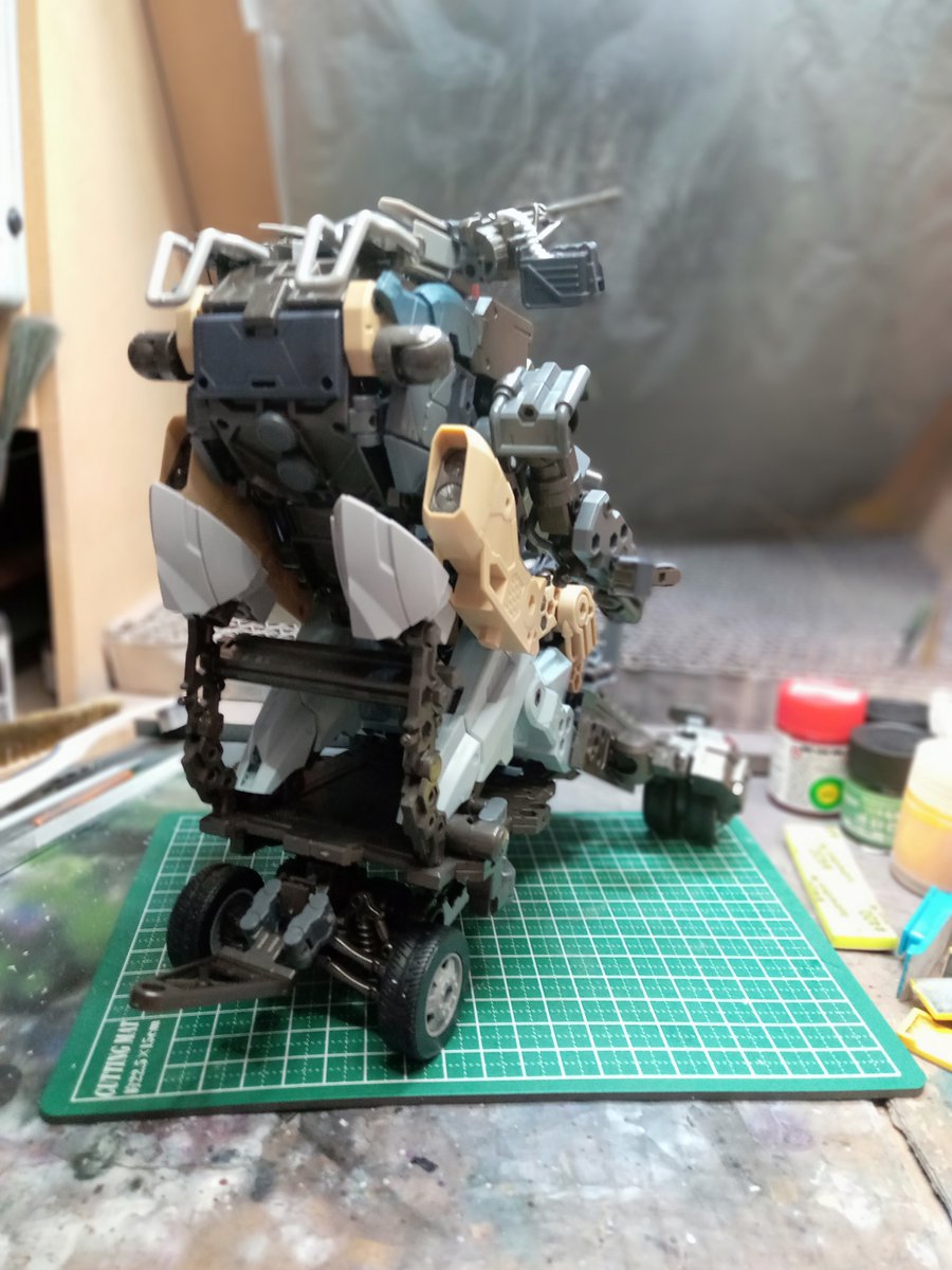 S_Onouchi's tweet photo. ロボット「マーク7」用キャリア②
マーク7有りと無しの画像
バルクアーム・グランツのスリッパパーツでマーク7の背中を支えてます
#ヘキサギア
#メガミデバイス
#30MS https://t.co/kJPqCjXwfb