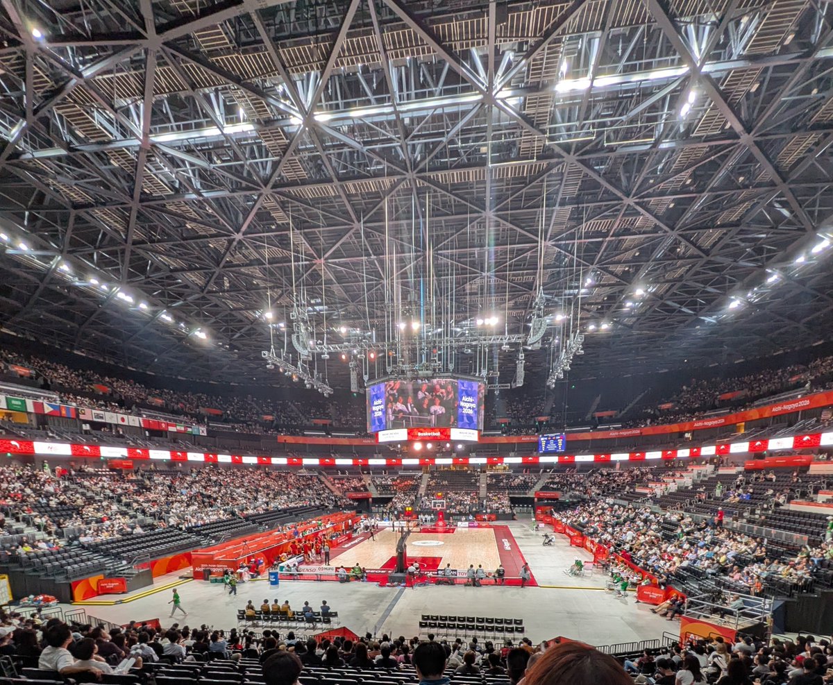 kings_758's tweet photo. アジア大会初参戦！！
せっかくだから見に行きたいけど、どうしようと思ってたら女子バスケ決勝席空いてる！というので勢いで昨夜チケを取りました！TVで見るよりもお客さんたくさん入ってる〜！ https://t.co/UQ9nsyavXX