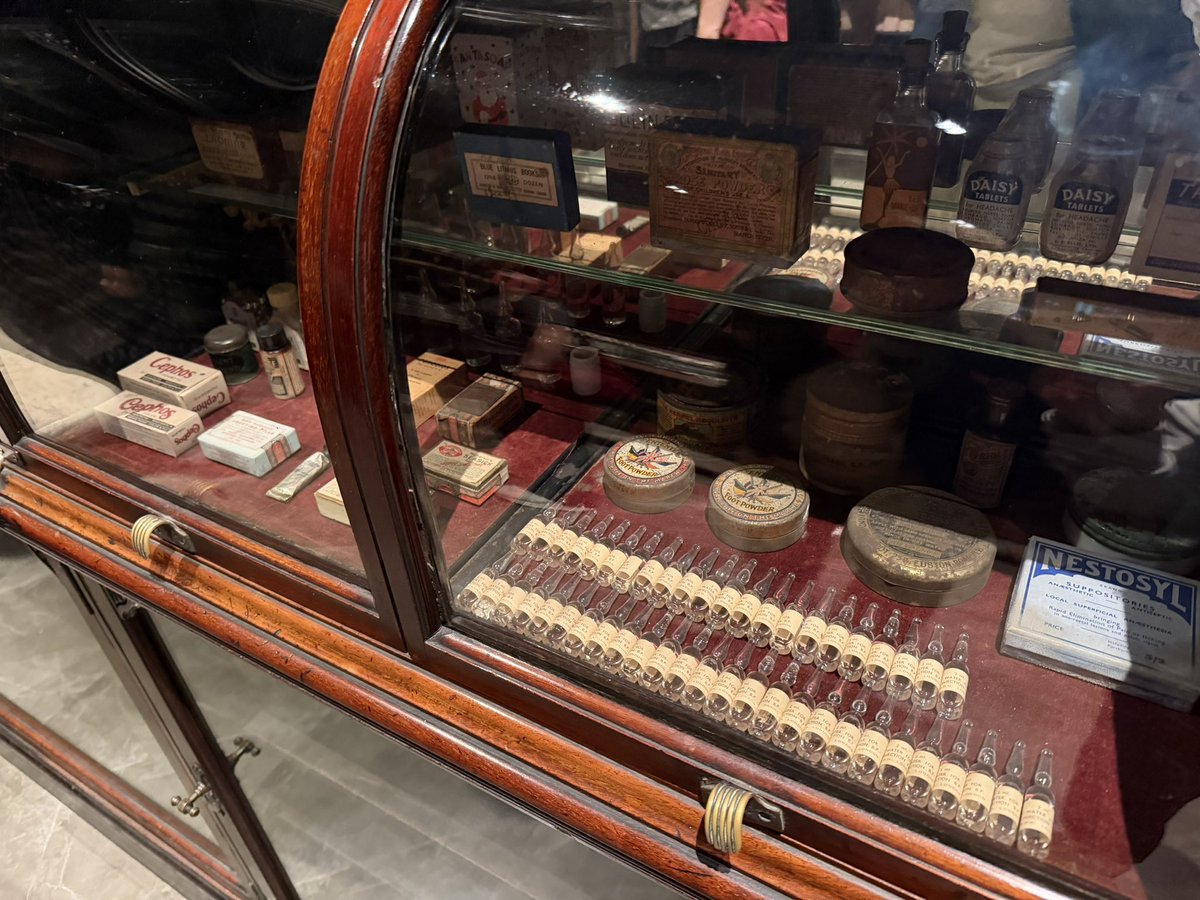 bubuegi's tweet photo. くすり博物館にも立ち寄り。
思ってた以上に充実した��容、あまり知らない世界、楽しかった！ https://t.co/eRhlRLEAAC