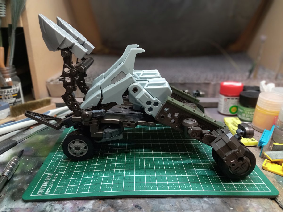 S_Onouchi's tweet photo. ロボット「マーク7」用キャリア②
マーク7有りと無しの画像
バルクアーム・グランツのスリッパパーツでマーク7の背中を支えてます
#ヘキサギア
#メガミデバイス
#30MS https://t.co/kJPqCjXwfb