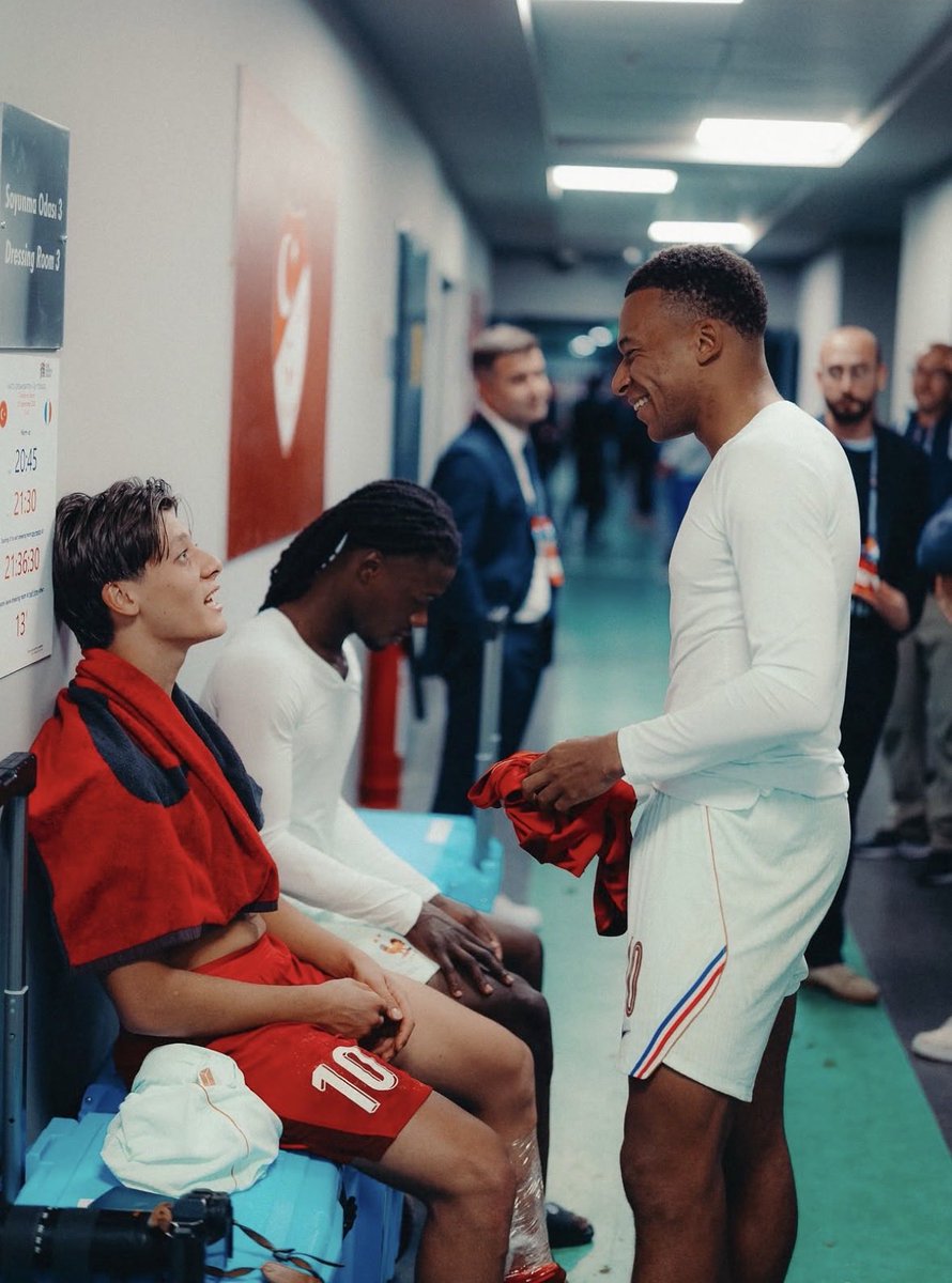 Gilld's tweet photo. Les photos après le match. 🤩 https://t.co/k1rfVZFK4Z