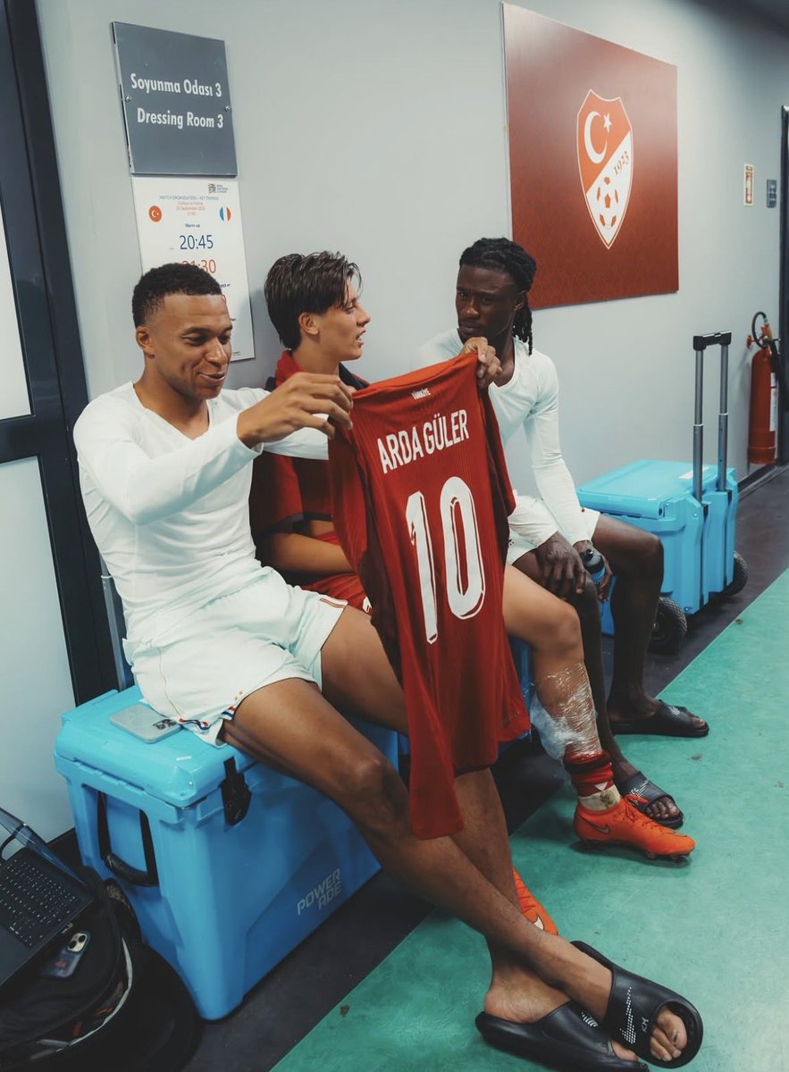 Gilld's tweet photo. Les photos après le match. 🤩 https://t.co/k1rfVZFK4Z