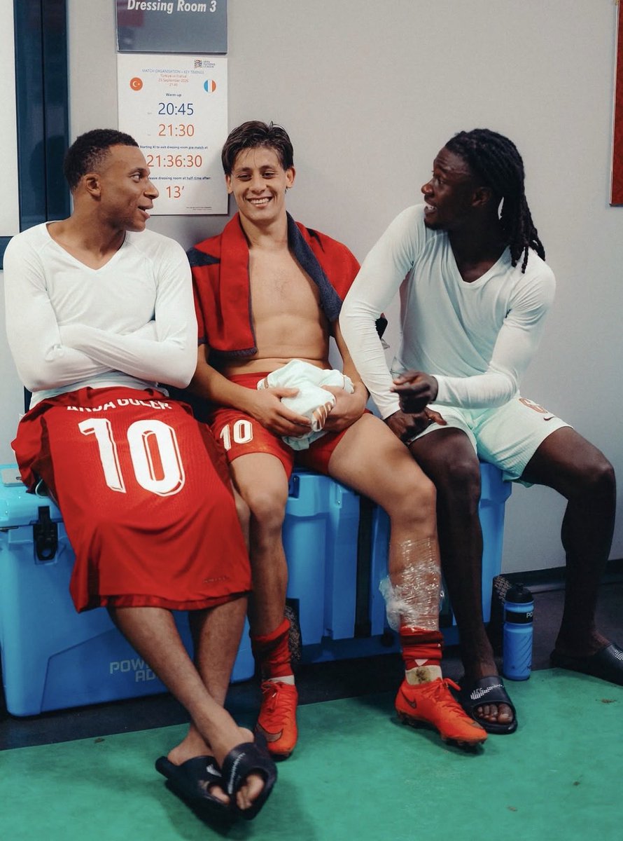 Gilld's tweet photo. Les photos après le match. 🤩 https://t.co/k1rfVZFK4Z