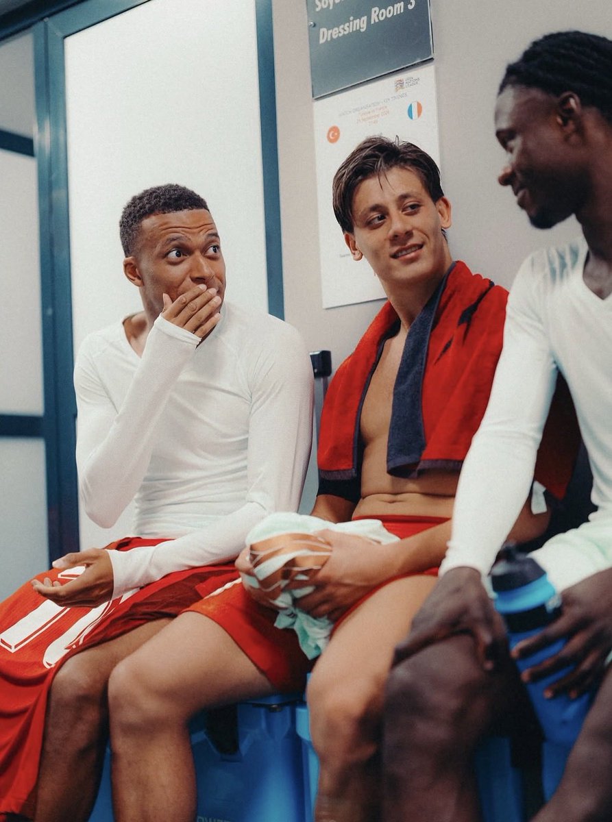 Gilld's tweet photo. Les photos après le match. 🤩 https://t.co/k1rfVZFK4Z