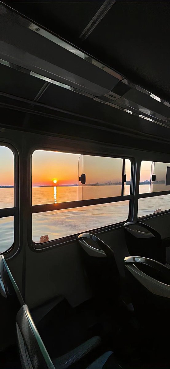jackclark663803's tweet photo. Caught the sunrise train to the coastal town, no crowds, only fresh sea breeze and empty streets—best start to the weekend! https://t.co/ftvwWi8Fuj