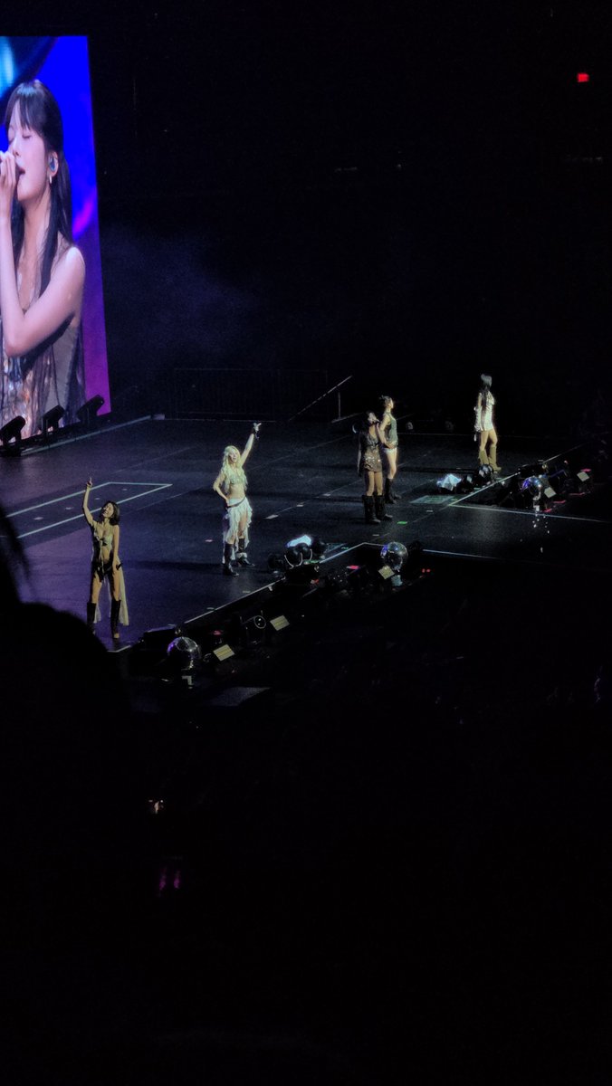 berryfimsss's tweet photo. I GOT TO SEE LE SSERAFIM HOLY FUCKK still shaking from excitement even tho the shows over btw https://t.co/3jRyfkQNRa
