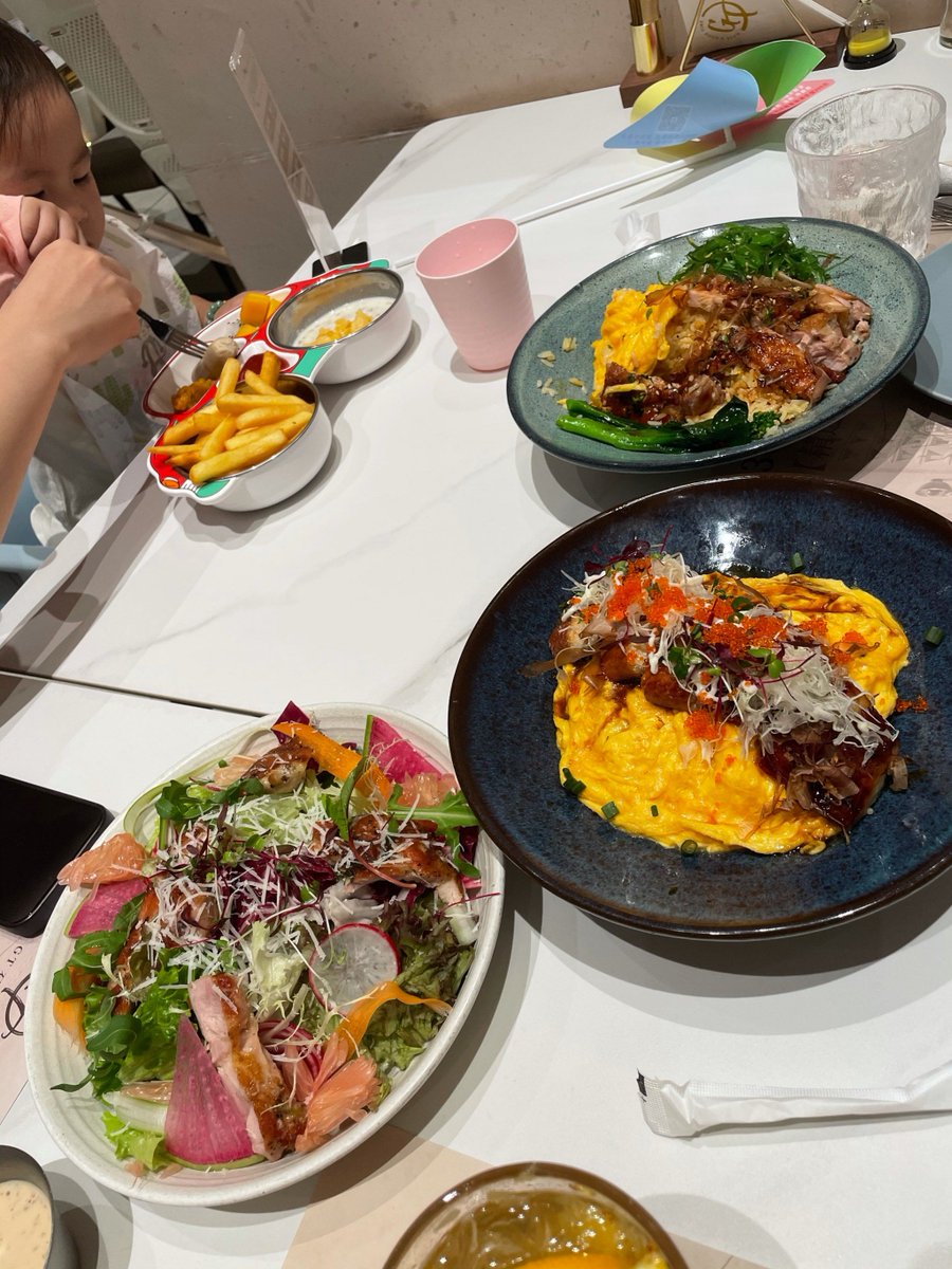 KatlynPylawkwt's tweet photo. Mi almuerzo de hoy: arroz blanco, pollo asado con un toque de limón y ensalada fresca. Sabe delicioso y me da energía para toda la tarde. https://t.co/sElQgG9GXJ