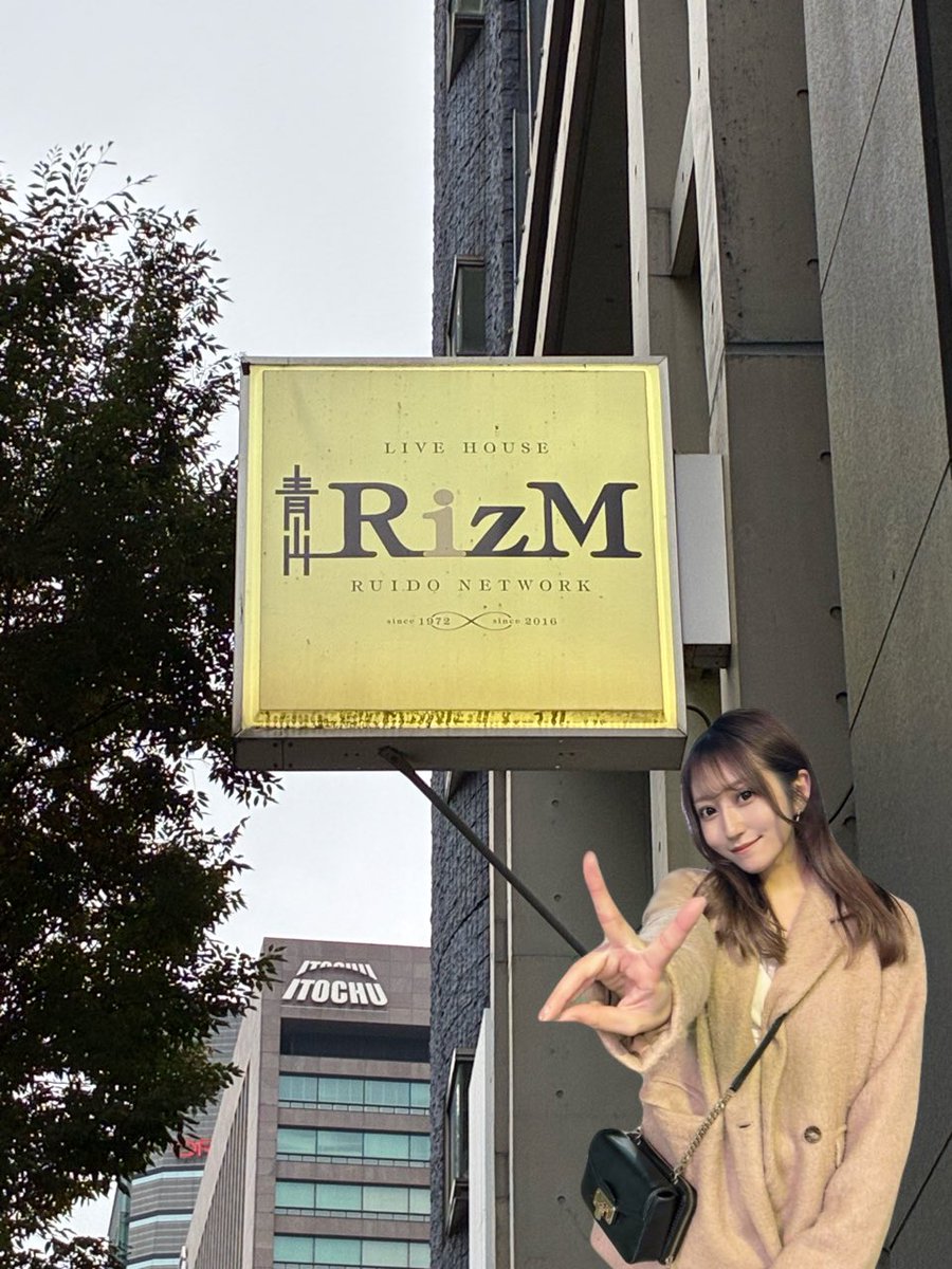 Asrign's tweet photo. 今日の現場は青山RizMだよっ!
すずちゃんっ!
シンガーソングライターアイドル
みみゆちゃんソロワンマン!
#mimiYu @New_mimiYu
@_su_zu_chan #推すず活 https://t.co/P8u7y6mEA0