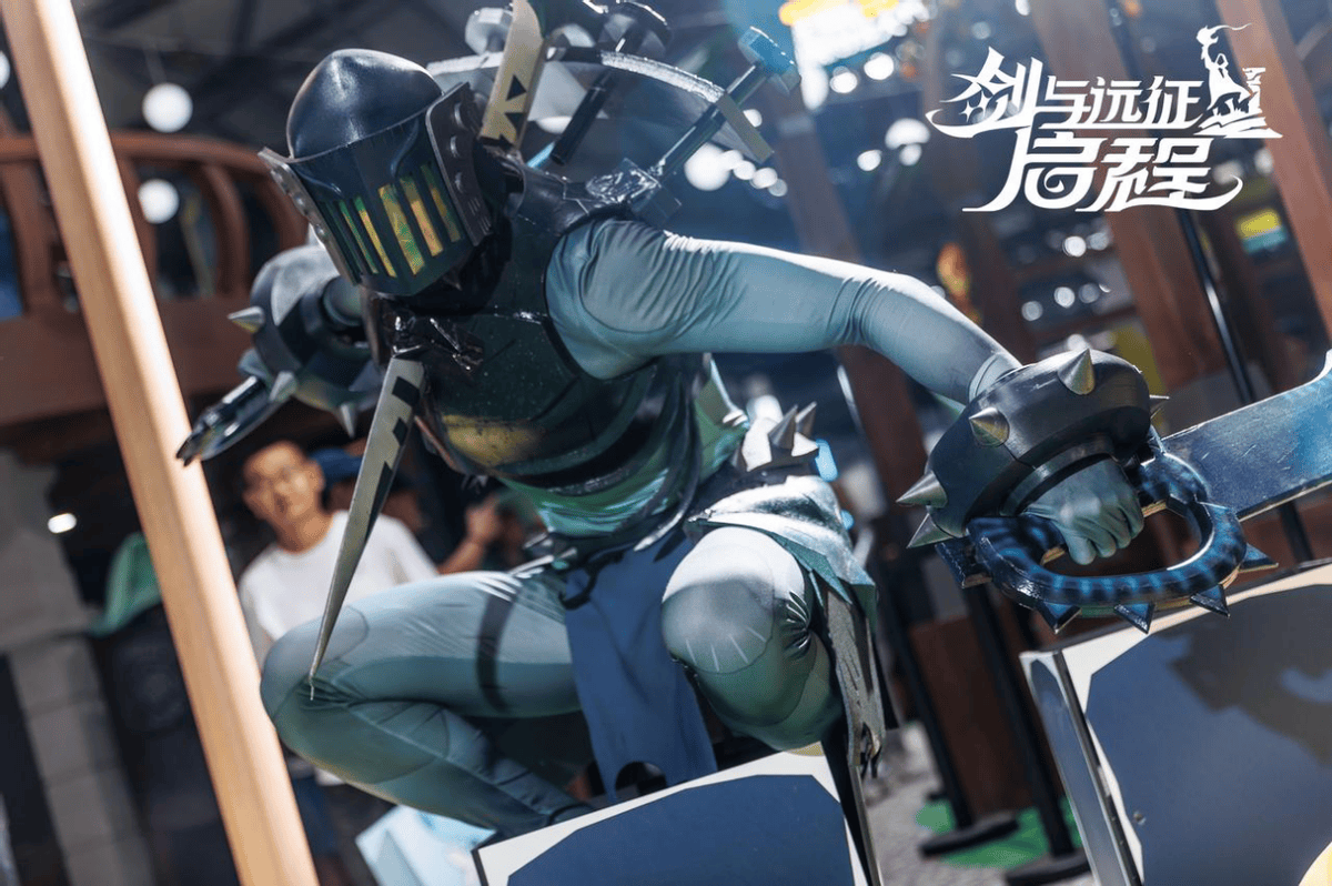 huongquan895304's tweet photo. Just checked in at Comic Con! Gonna get lots of merch, fangirl over my favorite anime, and maybe snap a pic with a cosplayer. Day 1 here we go!， https://t.co/HdPuCQfEFh