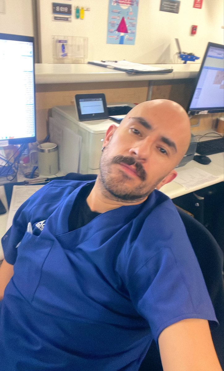 roguavi's tweet photo. Las noches trabajando me están quitando años de vida https://t.co/ngORgbPJuV