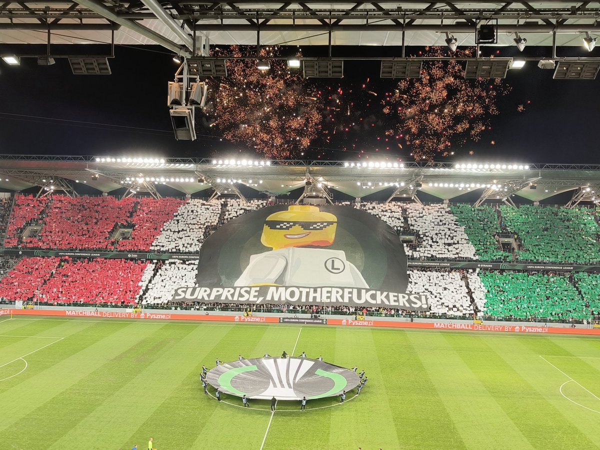 MeteoFootMaps's tweet photo. 🔥 N'oublions jamais cette MASTERCLASS des supporters du Legia Varsovie il y a 3 ans, c'était ÉNORME 😂😂😂

⬅️ Le Legia Varsovie s'était vu fermer sa tribune ULTRA, par l'UEFA 👎

Je vous laisse regarder comment ils ont répondu.➡️

C'ÉTAIT EX-CEP-TION-NEL ! 👏👏👏 https://t.co/9gW8bw2ek4