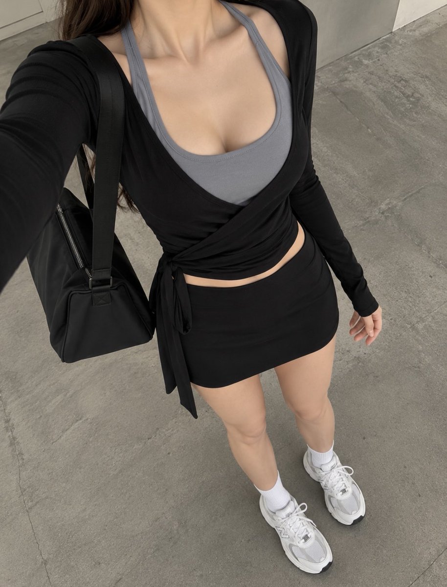 JournalyOutfit's tweet photo. yang bikin malas olahraga kadang bukan olahraganya… tapi pilih bajunya😩

nih koleksi baju pilates atau olahraga yang cakep ga bikin bingung‼️👇 https://t.co/fzhONXma6T