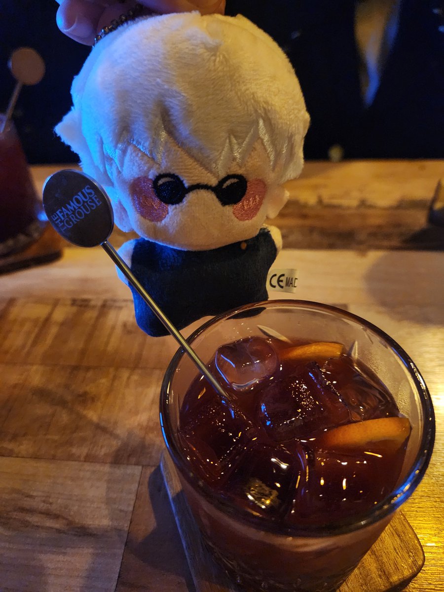 lemone_725's tweet photo. 바텐더, 늘 마시던 걸로 https://t.co/Q9DeHDtvZ3