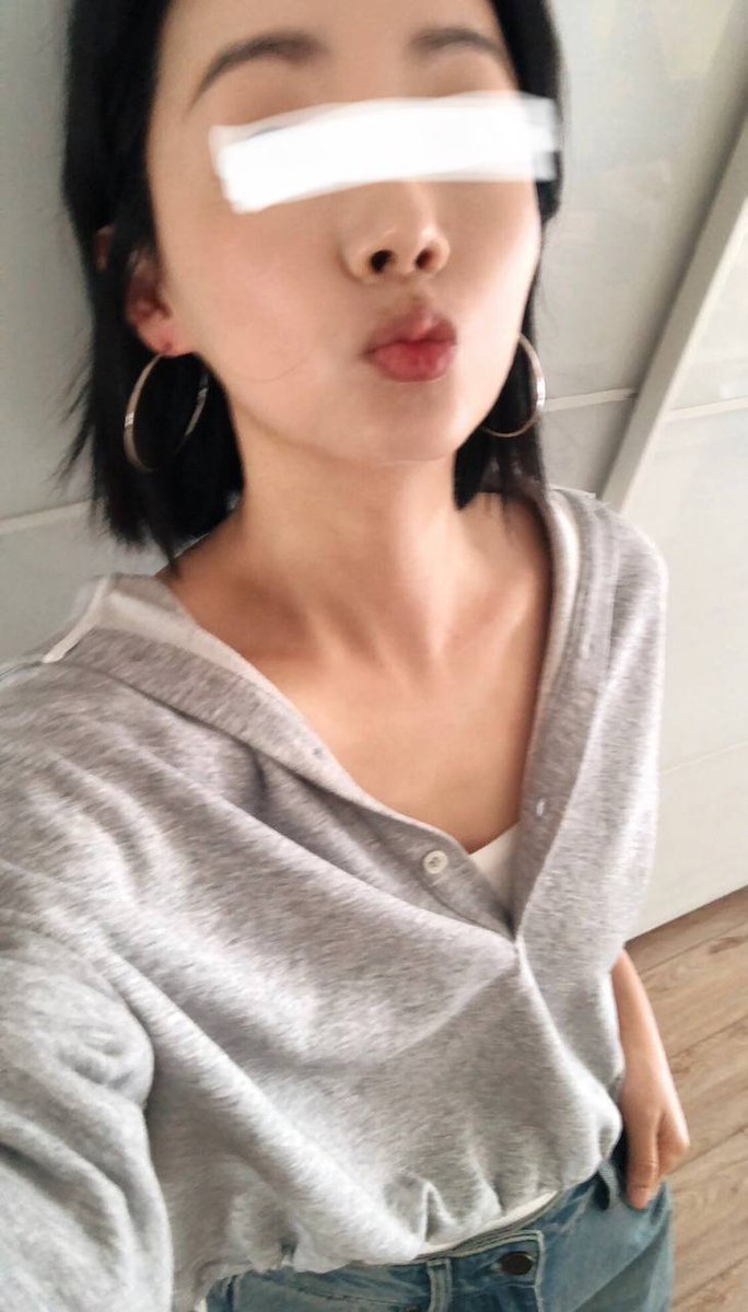 taiki1545's tweet photo. 生活不易，中年少女卖萌😚 https://t.co/LEapOP6W4T