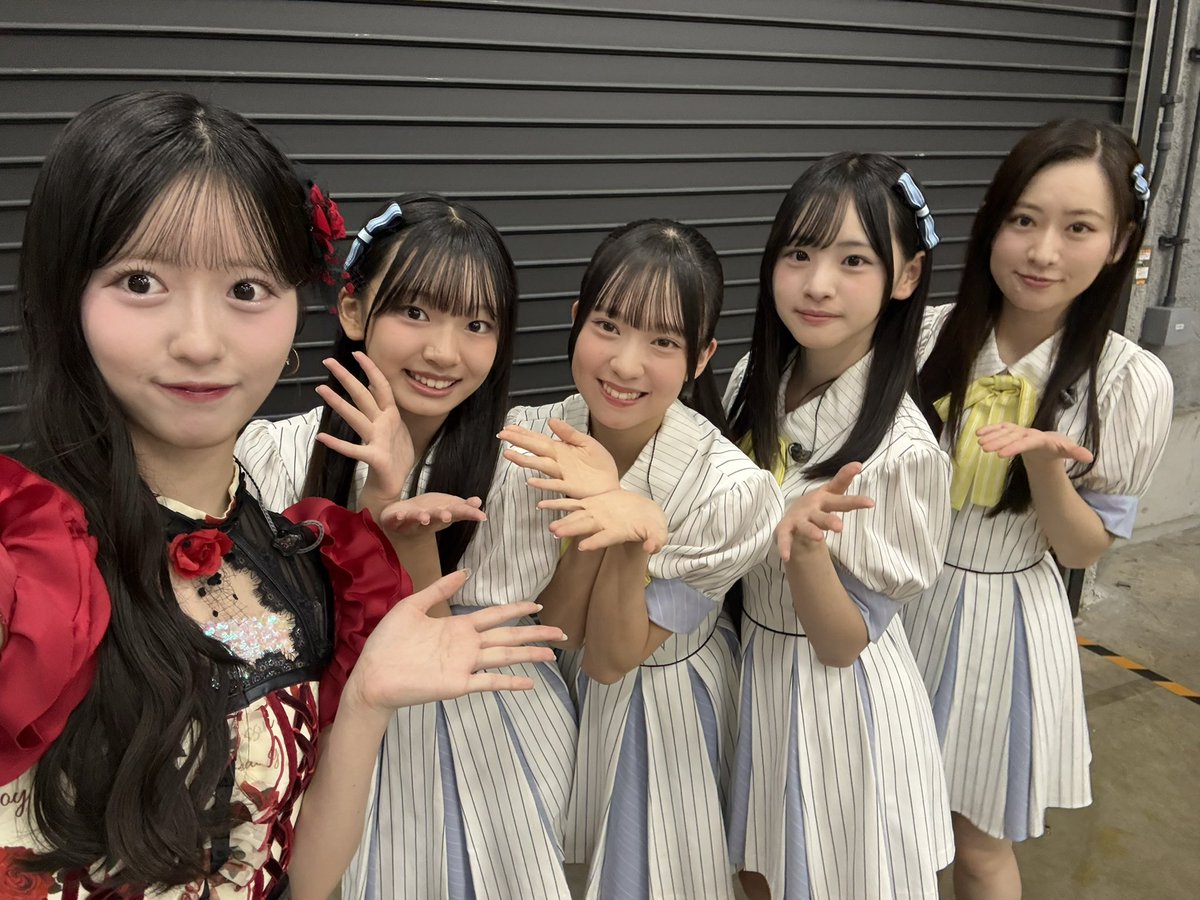 azuki_yagi0322's tweet photo. #AKBサンコンコン 
1公演目「新曲好きishコンサート」
ありがとうございました🌹🎤

一曲目の登場どきどきでした…！⭐️🌙🌼

メンバー、ファンの皆さんと一つになって作るコンサートが大好きです！！！

夜公演もよろしくお願いします＾＾ https://t.co/HWdn3to0FT
