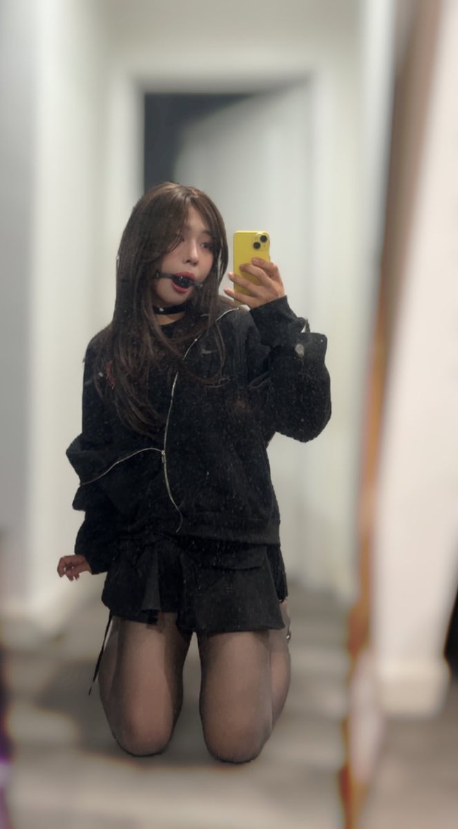 Natalia10641561's tweet photo. 一回家就不能说话了 https://t.co/orXapjaNFe