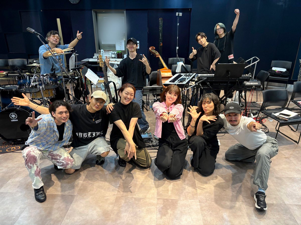 rockmusical_m's tweet photo. 昨日は、BANDメンバーの皆様と合わせてのRHでした！🥁🎹🎸

先日、あらすじをちょこっと🤏公開させていただきましたが💭
お芝居×音楽で、どのように表現されるのか、たのしみに待っていてください✨
＃ロクミュM https://t.co/X3lQOczdoT