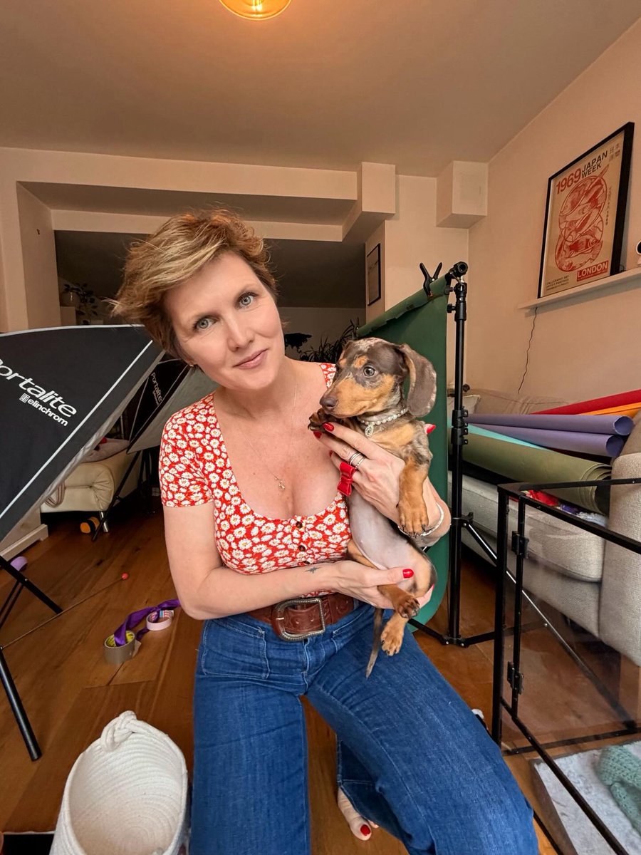 SunshineDenbhx's tweet photo. Behind the scenes of my shoot with Daphne. She’s only 14 weeks old—the tiniest little cowboy. https://t.co/zwSwdSA6zq