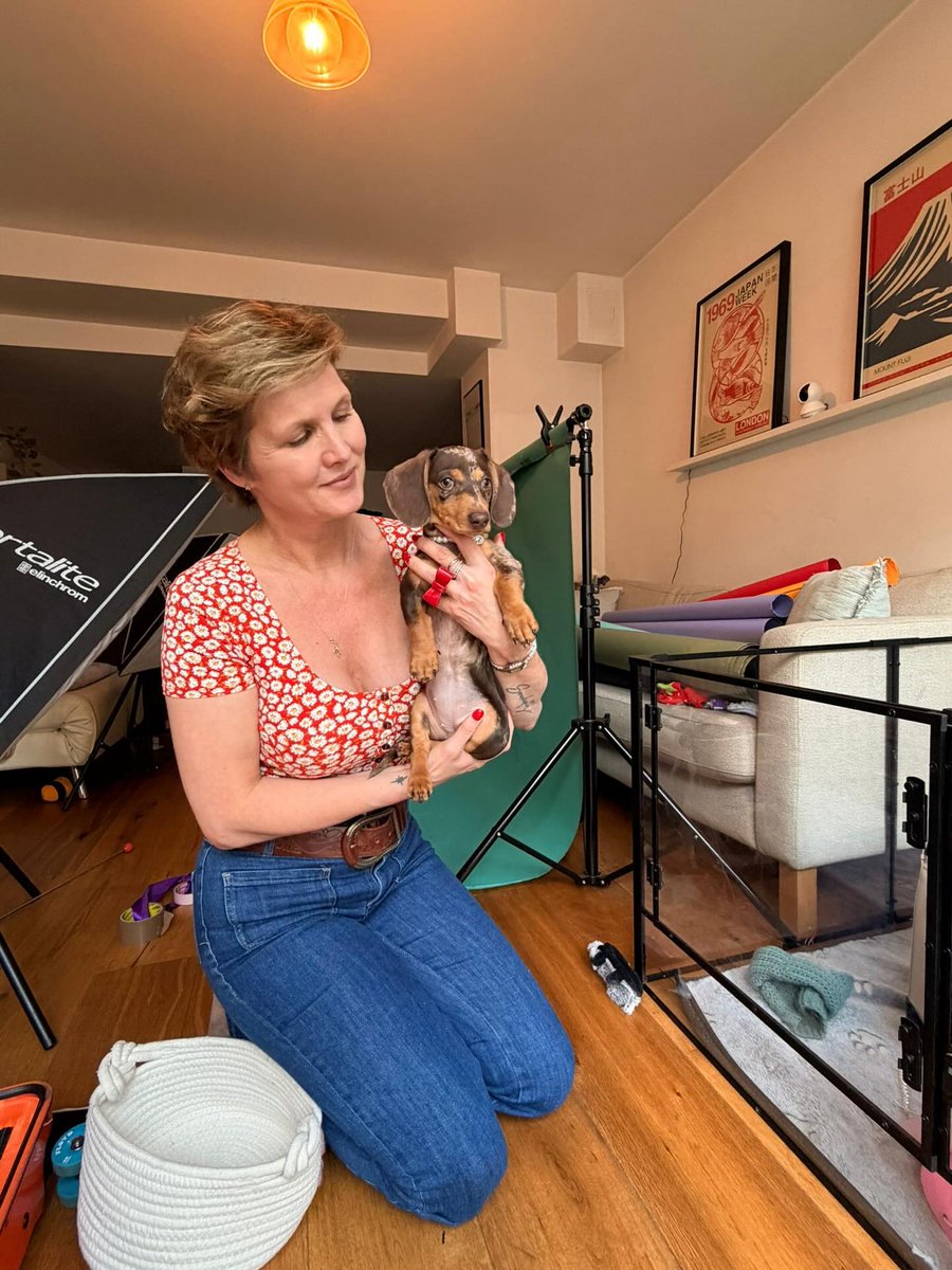 SunshineDenbhx's tweet photo. Behind the scenes of my shoot with Daphne. She’s only 14 weeks old—the tiniest little cowboy. https://t.co/zwSwdSA6zq