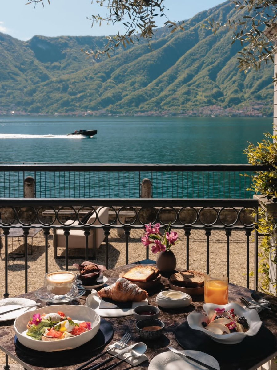 AnnBonamuu's tweet photo. Lake Como, Italy—what a view! Good morning. Enjoy breakfast with this beautiful scenery. https://t.co/Kezwx4QjCM