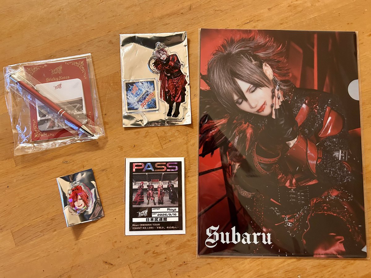 yuki___sweet's tweet photo. #Royz くじ　目印チャーム
交換探しております

【譲】昴さん、公大さん、集合(C,E,F,G賞)
【求】智也さん(画像ご参照ください)

⭐︎F賞はボールペンのみ交換(オレンジ)も歓迎です⭐︎
27日優先・冬ツアーでのお手渡し希望、
よろしくお願いいたします https://t.co/wMh4zd8Dq5