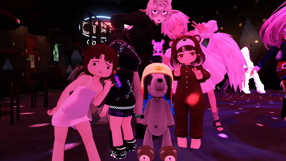 muramasa_yutaka's tweet photo. 【Cyberia Layer X】Season:09 The Final Layer
#CLX_lain #lain #Cyberia_VRC
JJの音楽を聴き、みんなと話をしているとエフェクトがかかったかのように自分が素直になれることに今さら気づいた。
まあ正直に言うと、サイベリアにビケちゃんだったら大丈夫だろうという打算もあることは間違いない。 https://t.co/o2PnQtB4ut