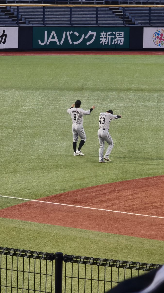 dmlohd's tweet photo. 前々キャプテン、元気してた？ https://t.co/CQEIN2sdk5