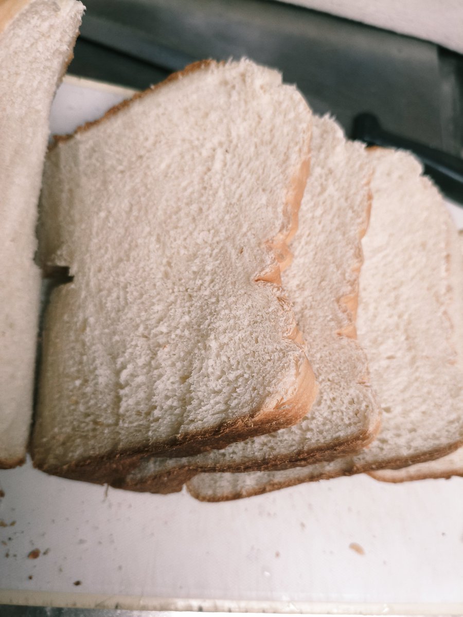 anst___jrk's tweet photo. 食パン焼いた🍞 食パンコース辞めてソフトパンコースにしたらふわふわに焼けた🫶 明日のシチューと一緒に食べる🤤 https://t.co/HfdZmMxwvV