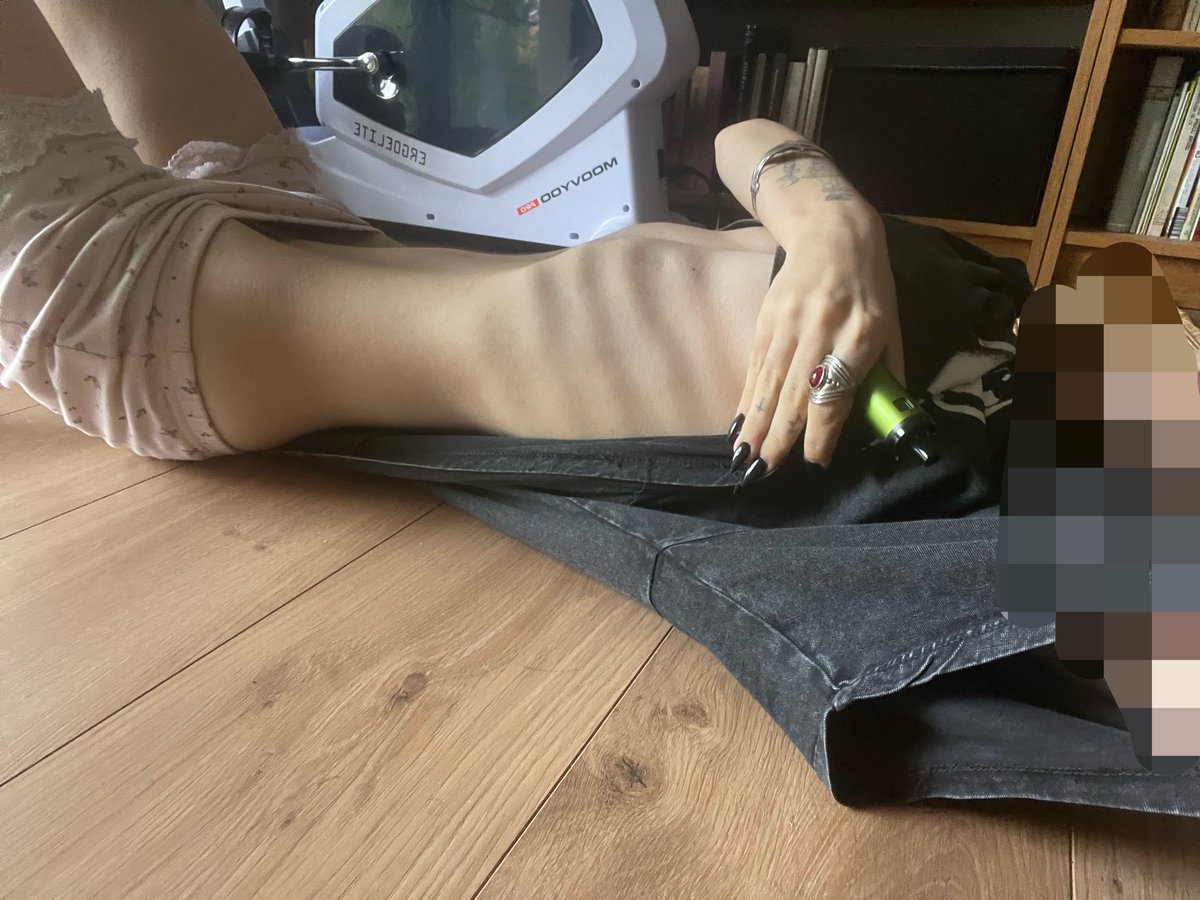 corpsindresss's tweet photo. the bloating is leaving a bit but I’m still really bloated https://t.co/Z9xTYI1f5m