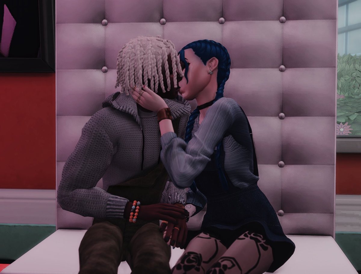 TBsimming's tweet photo. They went on a karaoke date 
#timebomb https://t.co/kzZQ2xrFjS