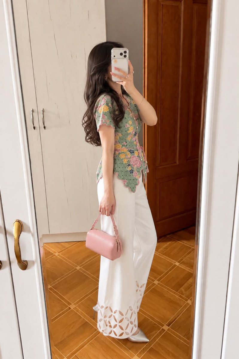 auliadanaya's tweet photo. NGGAK NYANGKA batik bisa semanis ini 🎀 ternyata sekarang batik itu modelnya gemes-gemes banget kayak gini ya?! ✨ https://t.co/tsLWZNokpV