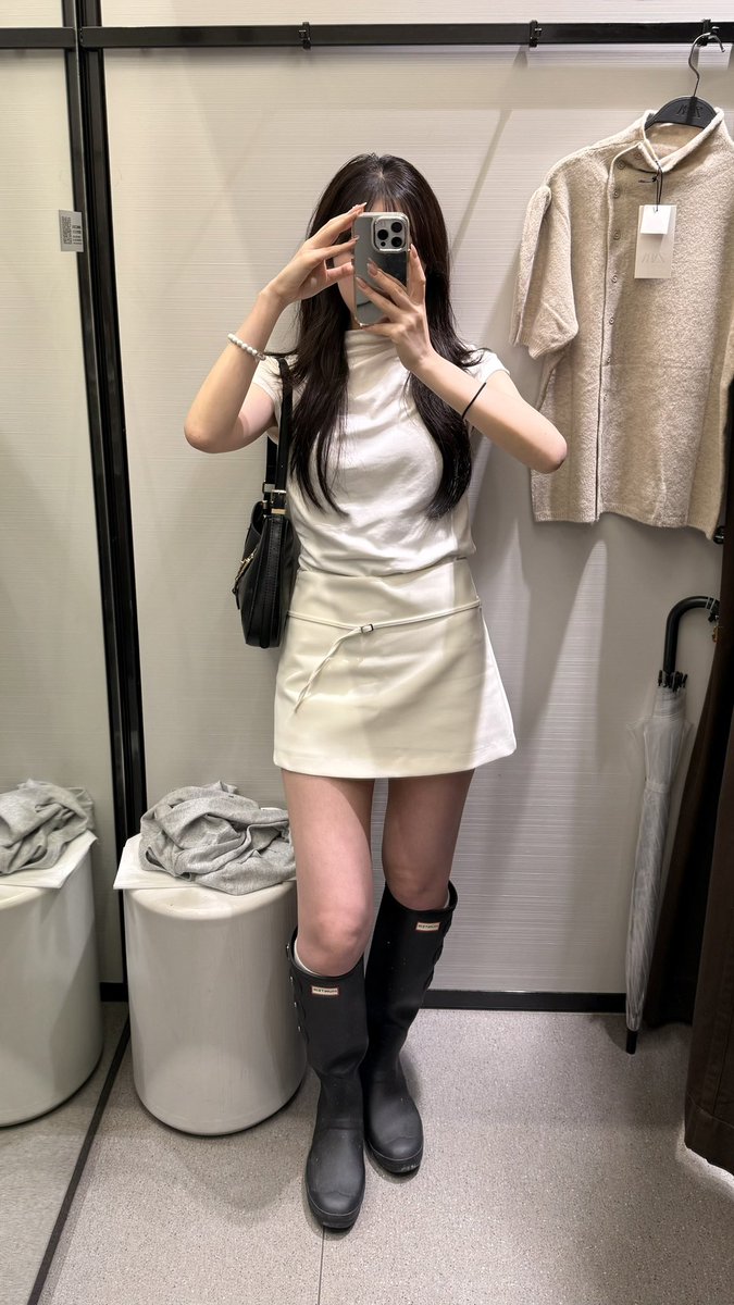 _blue9_'s tweet photo. 本日の雨の日コーデ結構オキニ🌧🤍🤍 https://t.co/w4P1xT8aj7