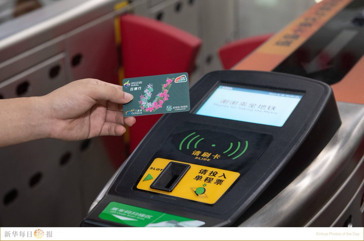 LeliaCard8aus's tweet photo. Hoy me tomé el metro hasta el centro, nada de tráfico! Un viaje rápido y agradable. https://t.co/ZKCW6BqduB