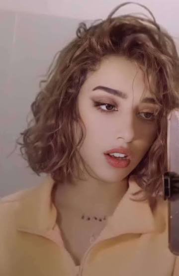 ujci8's tweet photo. In April 2021, Saudi HadeelAlharthi 19, a kind girl with a good reputation, was tragically stabbed to death in the heart, by her brother in Riyadh The crime occurred after she chose to remove her niqab and express her opinions on TikTok
#حق_هديل_الحارثي 
#٢٠٣٠_بلا_نقاب #no_niqap https://t.co/8EspOdJTcJ