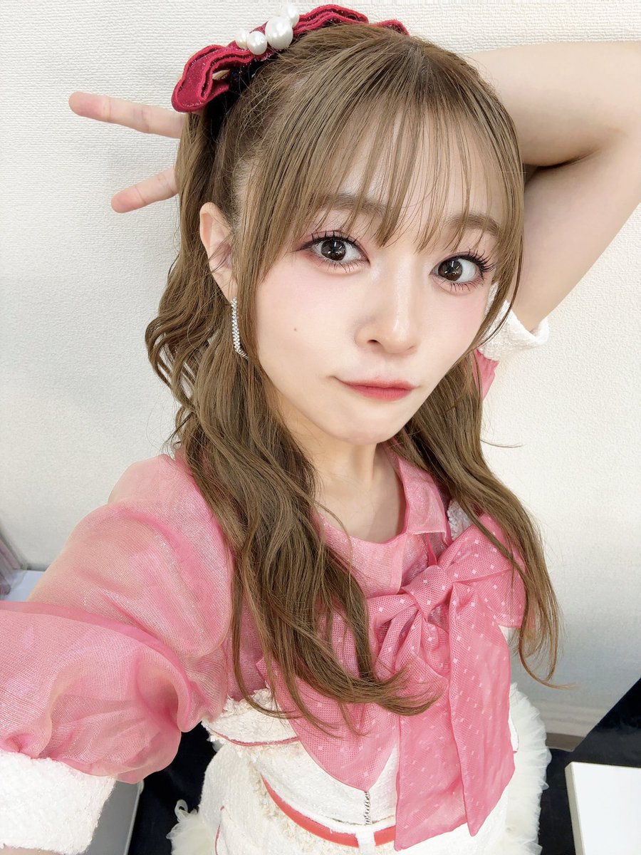 iRis_w_yuki's tweet photo. リリイベ！ありがとうございましたっ！！

この衣装も、5人チェキもめずらしかったね🎀 https://t.co/BxnFEolw0e
