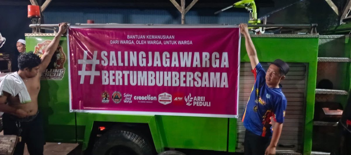 SalingJagaWarga's tweet photo. Tidak hanya di Ketapang, Kalimantan Barat,
Air bersih juga kami distribusikan di Kab. Barito Timur, Kalimantan Tengah.

Walaupun ada trouble sedikit di lapangan, kami terus bergerak.

Doakan kami ✊🏻 https://t.co/v2uQBPeXnY