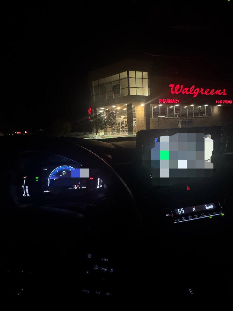 taqifps's tweet photo. the only store with night self checkout is closed rn #MiniMe coming soon!🧍♂️ https://t.co/LybIzrYSCn