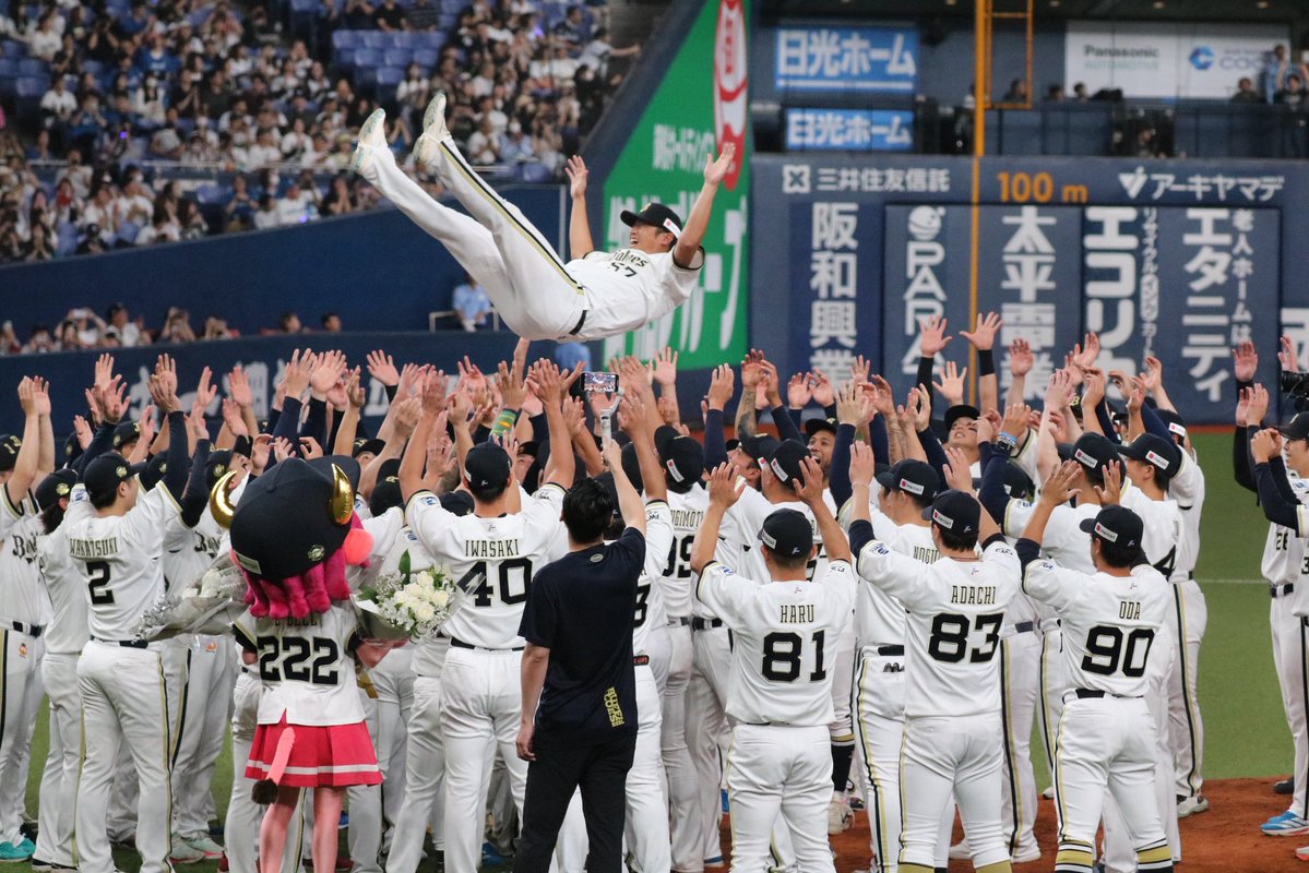 blue_braves's tweet photo. 本拠地最終戦　
皆様お疲れ様でした
そして、西野選手、山田投手
本当にありがとうございました
2人のガッツにピリオドはありません
オリックス戦士よ 永遠に！
#西野真弘
#山田修義 https://t.co/k59jpwn1Tp
