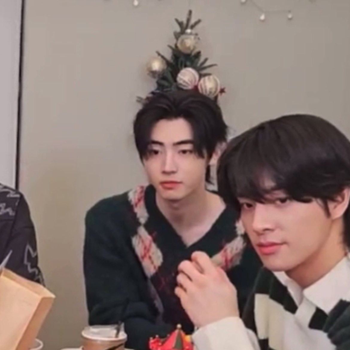 icepirnce's tweet photo. big fan of your accidental headwear….. it’s like the universe saw you and went this guys so cute. He needs a hat https://t.co/mDeOagAyf6