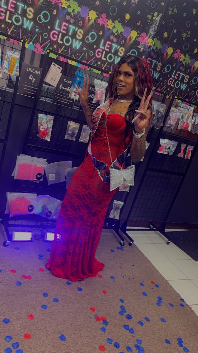 TayceToys's tweet photo. 🩷 PAJAMAS &amp; PLAYLIST TONIGHT! 🎶 10PM–2AM | $5 | 21+ 📍324 S Main St, Independence MO. BYOB • 420 Friendly • Pool • Cards • Food • Drinks! Bring your bestie, partner or lover! 💕 #Tayce #LoungeVibes #kc #freakonaleash #comeseeme https://t.co/PSHjOiE21P