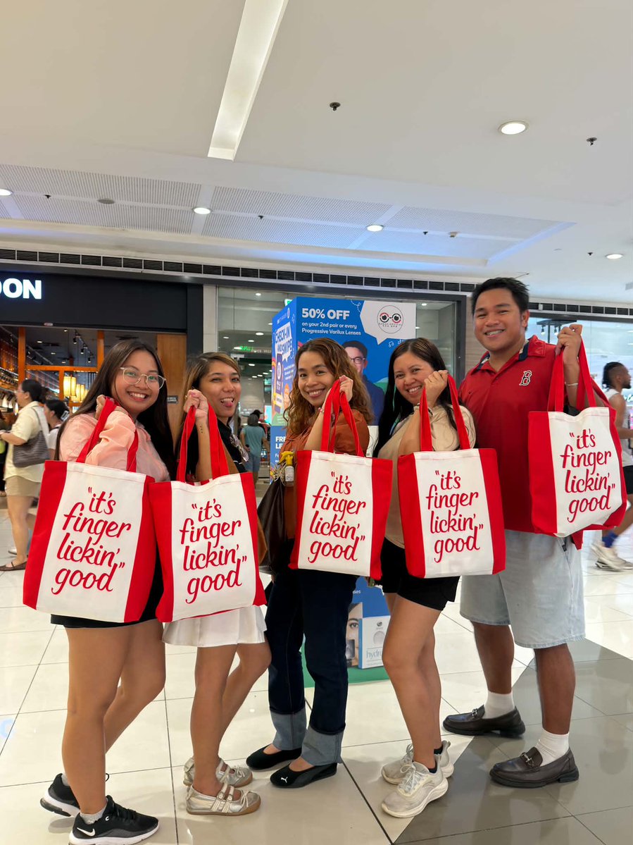 krstinamyra's tweet photo. Thank you, @KFCPhilippines ❤️ https://t.co/DRejmqzSKR