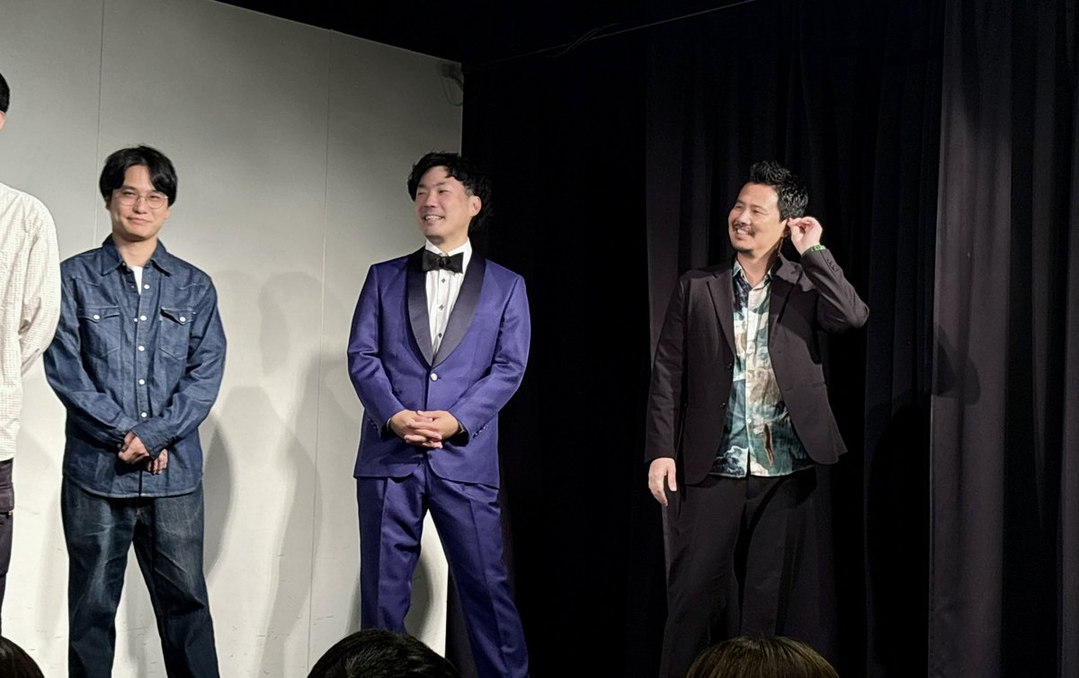 cidercider___'s tweet photo. バティオスにて『ひるまによん』。トップバッターのシティホテル3号室が先日観た大好きなネタだった。ステゴンダと今夜も星が綺麗の中MCではマキオカリーの出店の話。エンディングは告知からの各々が異物を飲み込む時間でした。魂ずが今日もウケていて嬉しい。いいライブだなあ。 https://t.co/jlhpLKEOpn