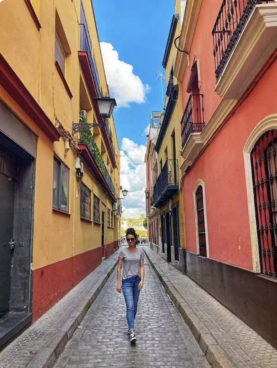 VeroSinmapa's tweet photo. 📍 ¿Vas por primera vez a #Sevilla y solo tienes un fin de semana? ¡Yo no intentaría ver mil cosas!

😎 He preparado una ruta de 2 días muy TOP con los imprescindibles (por zonas y con un mapa).
 
💁🏻‍♀️Échale un vistazo a la guía aquí:  https://t.co/Nq10muarHF https://t.co/Elnllkhe32