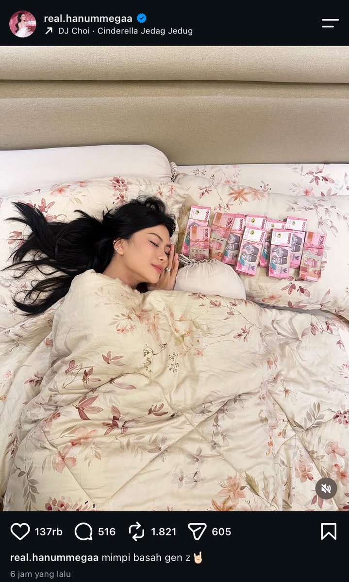 txtdri's tweet photo. ini orang kaga kapok2 ya.. 
dulu unboxing duit. 
sekarang duit di jejerin.

maudy doang dihujat, giliran yg terang2an pamer kekayaan malah di bela. buset dah... 

awalnya sangat respect tapi pas dia begini mohon maap ya num 🥴😌🤏🏻 https://t.co/OhhX7OJs0g