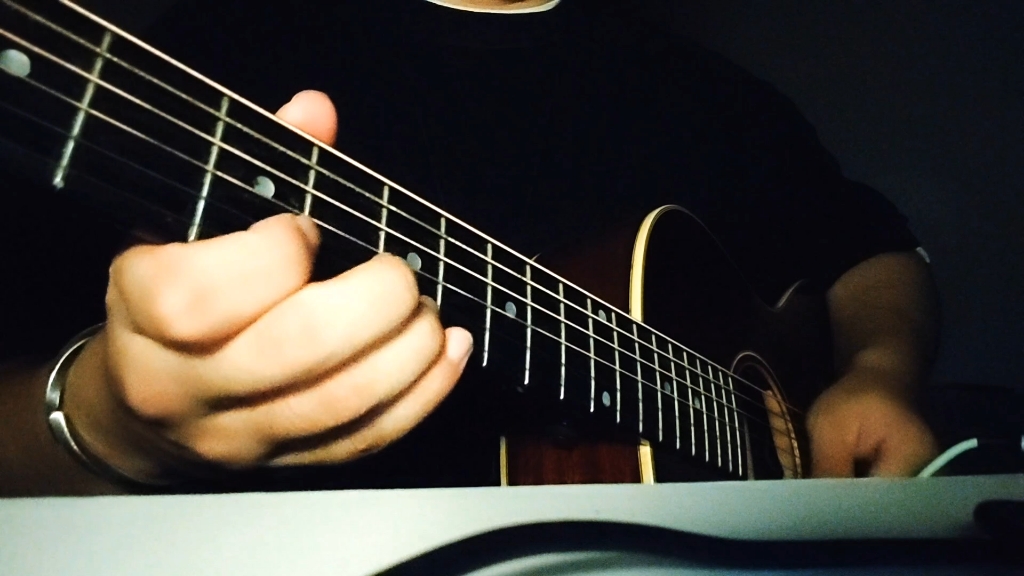 LorenBlood7f's tweet photo. This evening’s soundtrack: indie folk tracks with warm acoustic guitar layers  Turn up the volume, let the melodies wrap around you like a soft blanket. https://t.co/ksHkSzk6xt