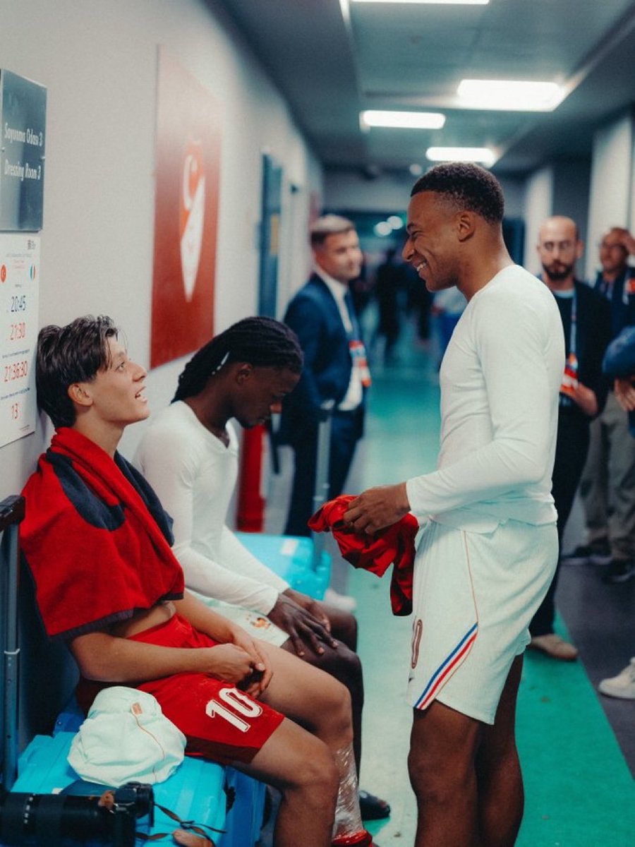theMadridZone's tweet photo. Real Madrid boys. 🤍 https://t.co/3BilzRom1y