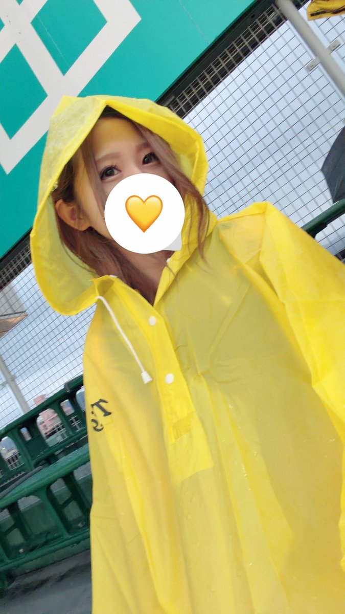 dynam_misono's tweet photo. やぽぽーう^_  ̫ _^っ☂️
いい週末すごしてる～？？(՞- -՞)ᐝ

昨日のポストもたくさんの
いいねりぷ引用リポストありがと🥲🩵

新しくフォローしてくれた方も、
これからよろしくです♡♡

さいきんの～(ृ ˘ ꒳ ˘  ृ 　)ु📸

基本的に雨女なので(?)
どこいくにも雨降りがちです◜. ̫.◝꜆

だがしかし！！
レインコートかわいいからﾖｷ(˙Ⱉ˙)💛
(次着る時はちゃんと後ろも撮るっっ)