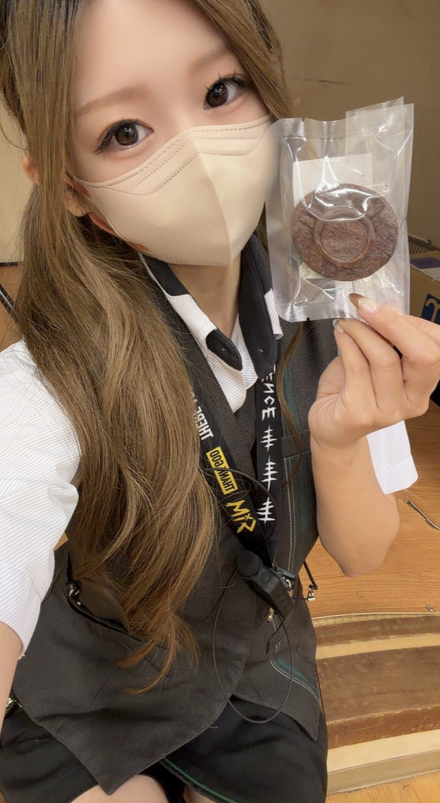 dynam_misono's tweet photo. やぽぽーう^_  ̫ _^っ☂️
いい週末すごしてる～？？(՞- -՞)ᐝ

昨日のポストもたくさんの
いいねりぷ引用リポストありがと🥲🩵

新しくフォローしてくれた方も、
これからよろしくです♡♡

さいきんの～(ृ ˘ ꒳ ˘  ृ 　)ु📸

基本的に雨女なので(?)
どこいくにも雨降りがちです◜. ̫.◝꜆

だがしかし！！
レインコートかわいいからﾖｷ(˙Ⱉ˙)💛
(次着る時はちゃんと後ろも撮るっっ)