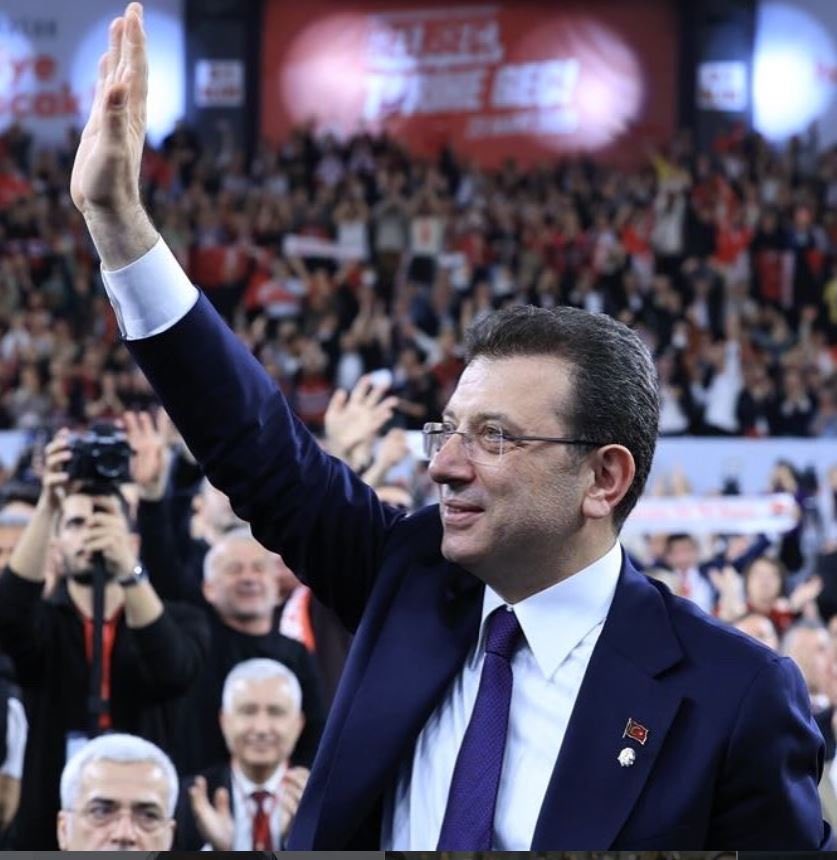 VeraVeVera's tweet photo. Ekrem İmamoğlu 558 gündür Silivri zindanında halkı için tutsak. https://t.co/6vGFktifKP